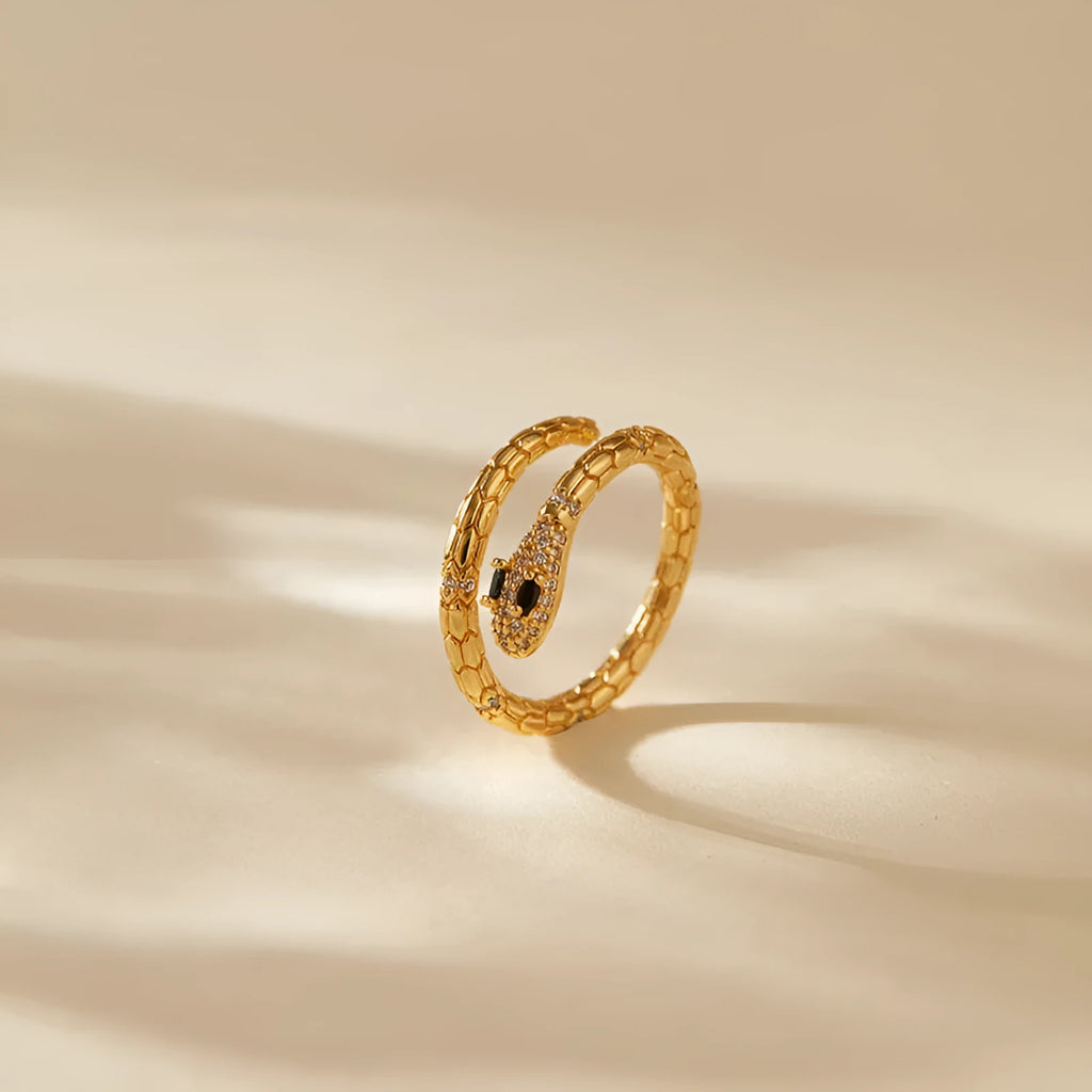 Snake-shaped adjustable copper finger ring with gold colour plating in KR0201
