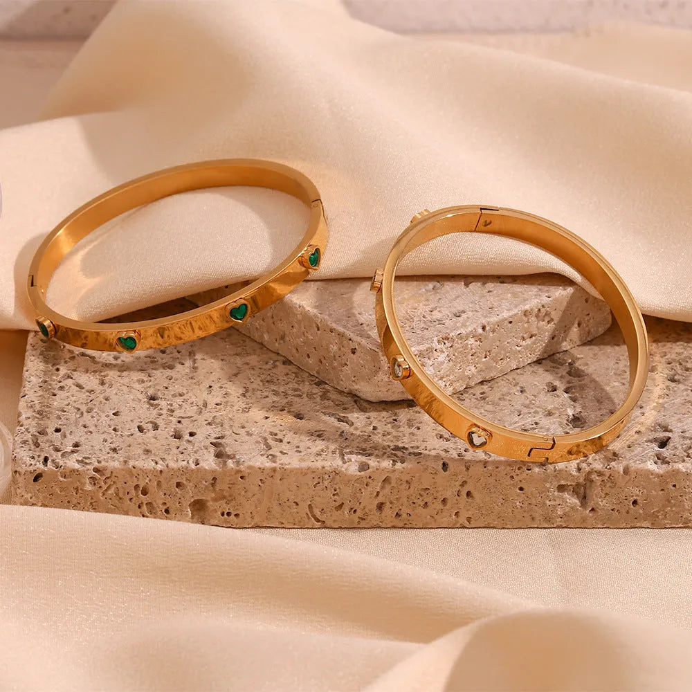 Stainless steel micro-inlaid peach heart bracelet in golden-lvzuan or golden-white diamond finish