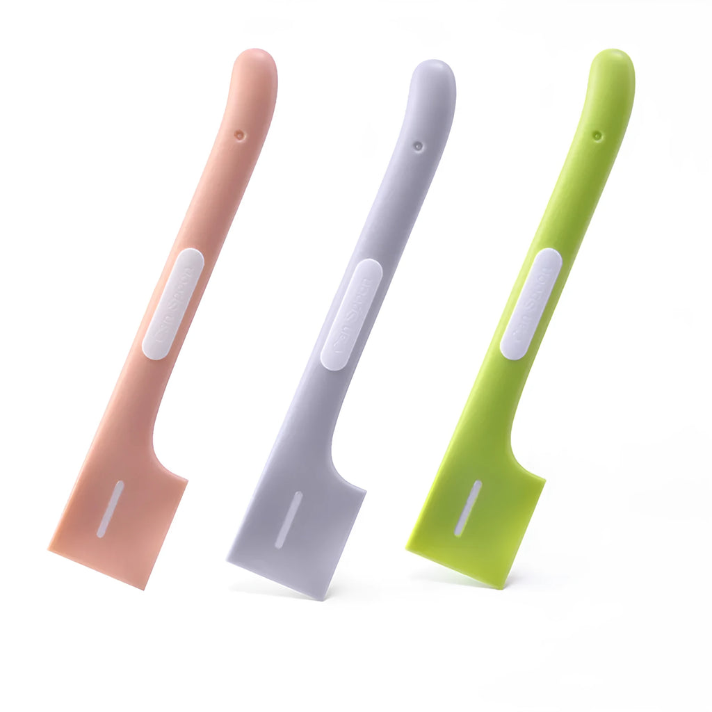 Green TPR pet feeding spoon with right-angle design for canned food
