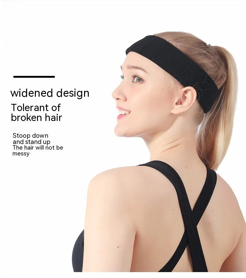 Elastic solid colour sports sweat band in black, shown on a forehead.
