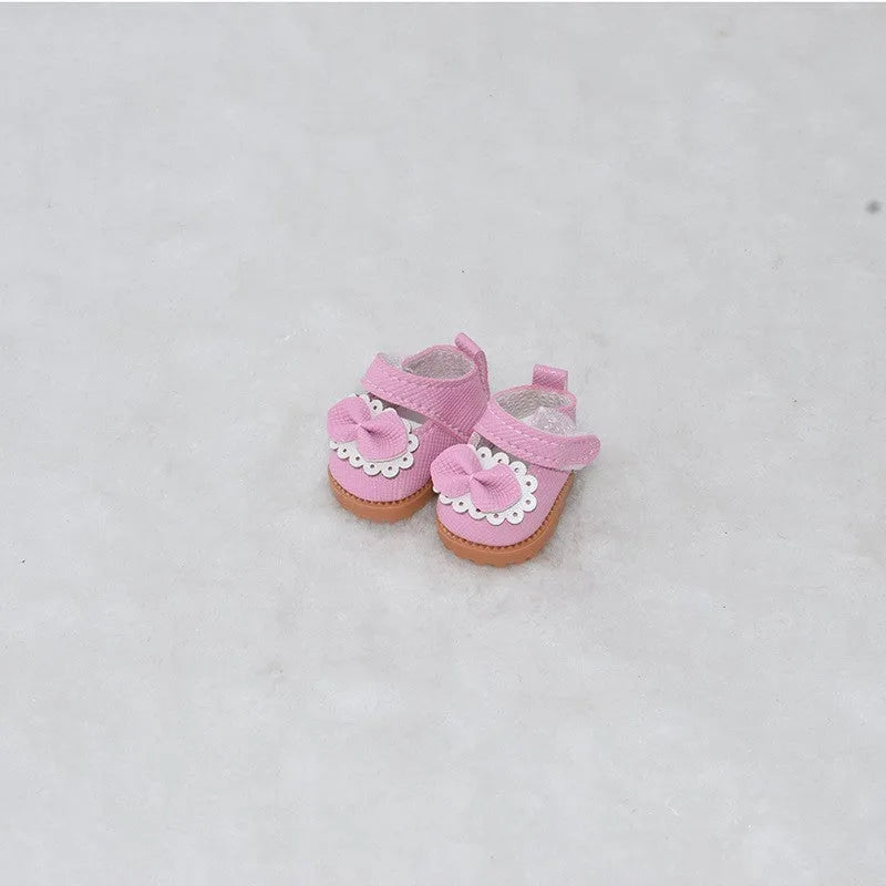 Set of miniature doll replacement shoes in various styles and colours for 17cm scale figures.