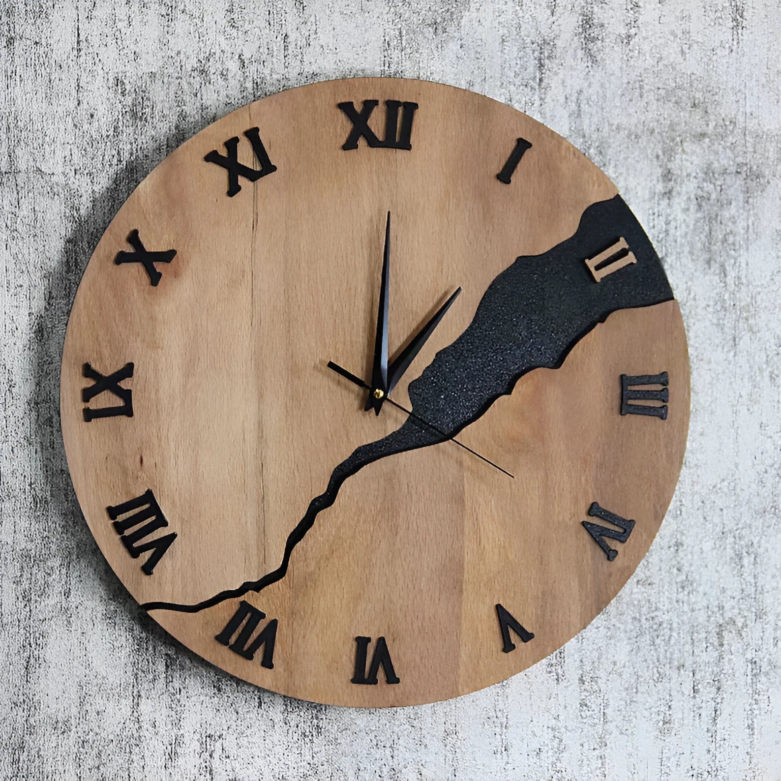 Modern wooden wall clock with crack design pattern in five colour options