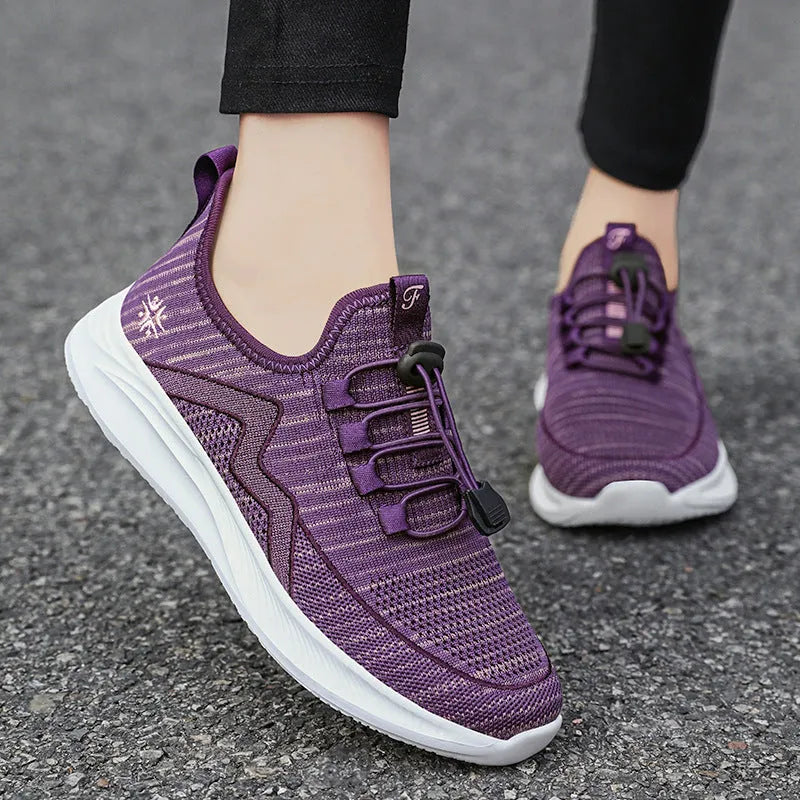 Lightweight soft bottom casual shoes for middle-aged women, black slip-on shallow mouth design