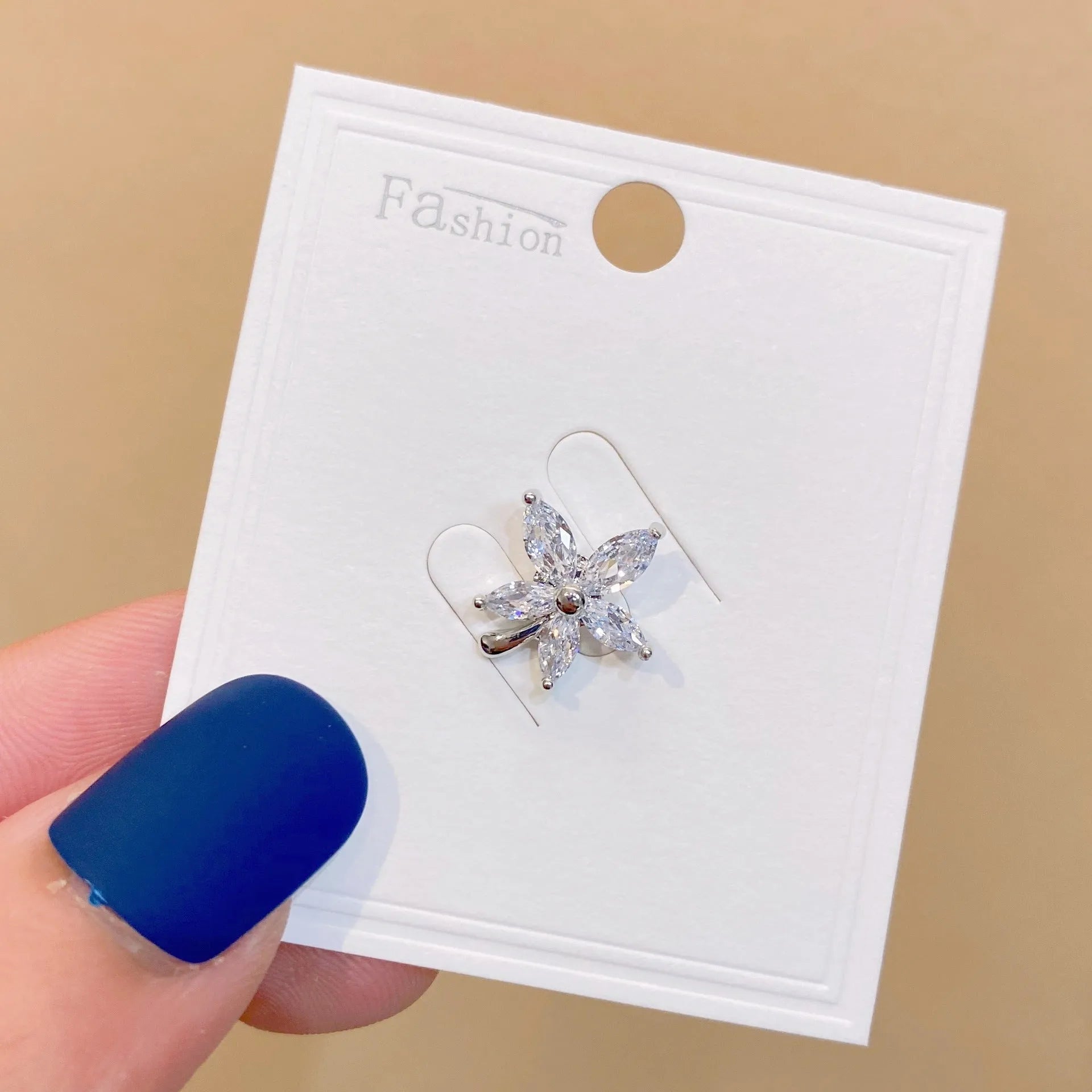 Japanese cute style fixed brooch for women in electroplated copper with geometry shape