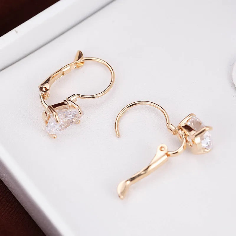 Drop-shaped women's metal earrings with gem inlay in gold or platinum colour