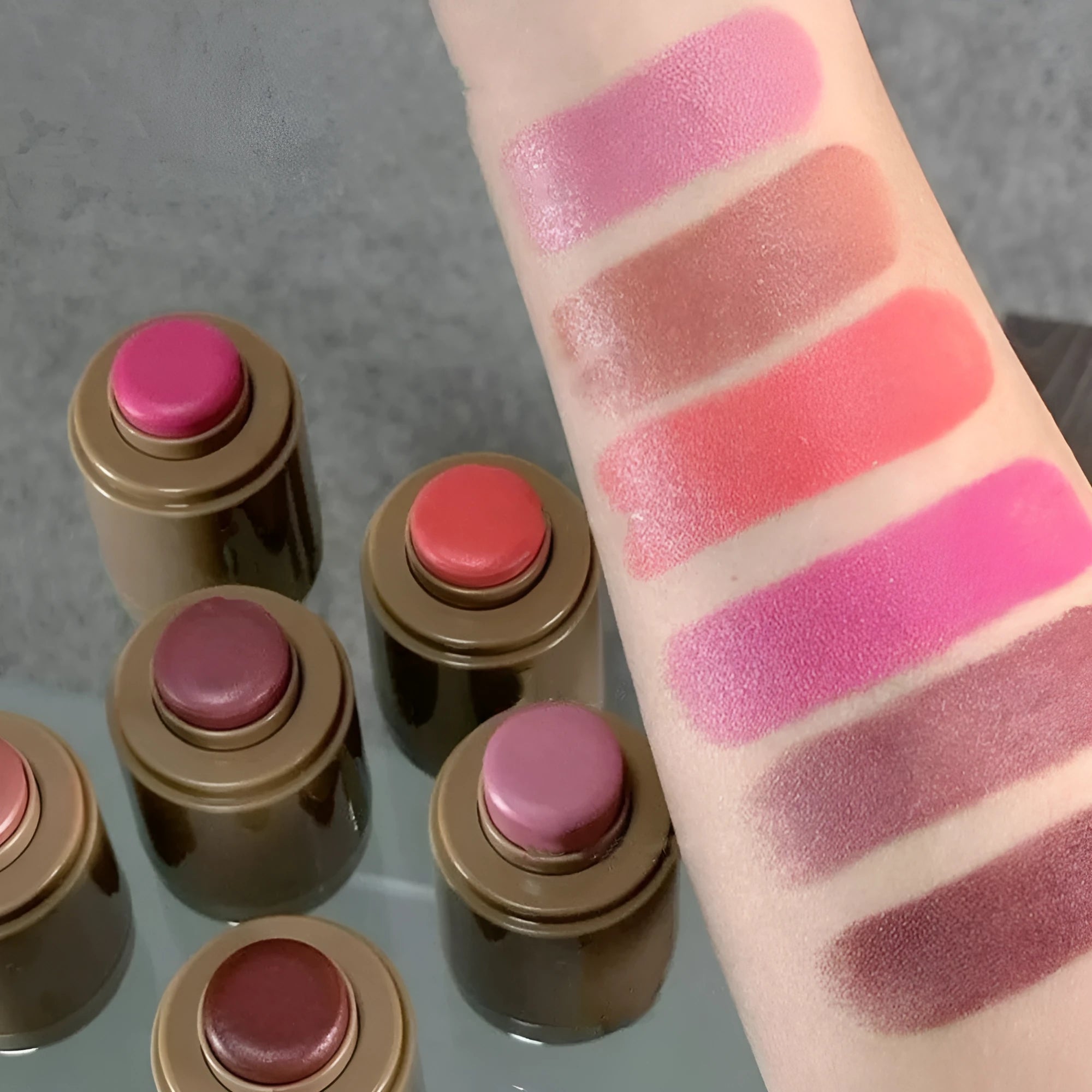Compact long-lasting powder blusher in pocket size for universal skin types, 02 and 03 style colours