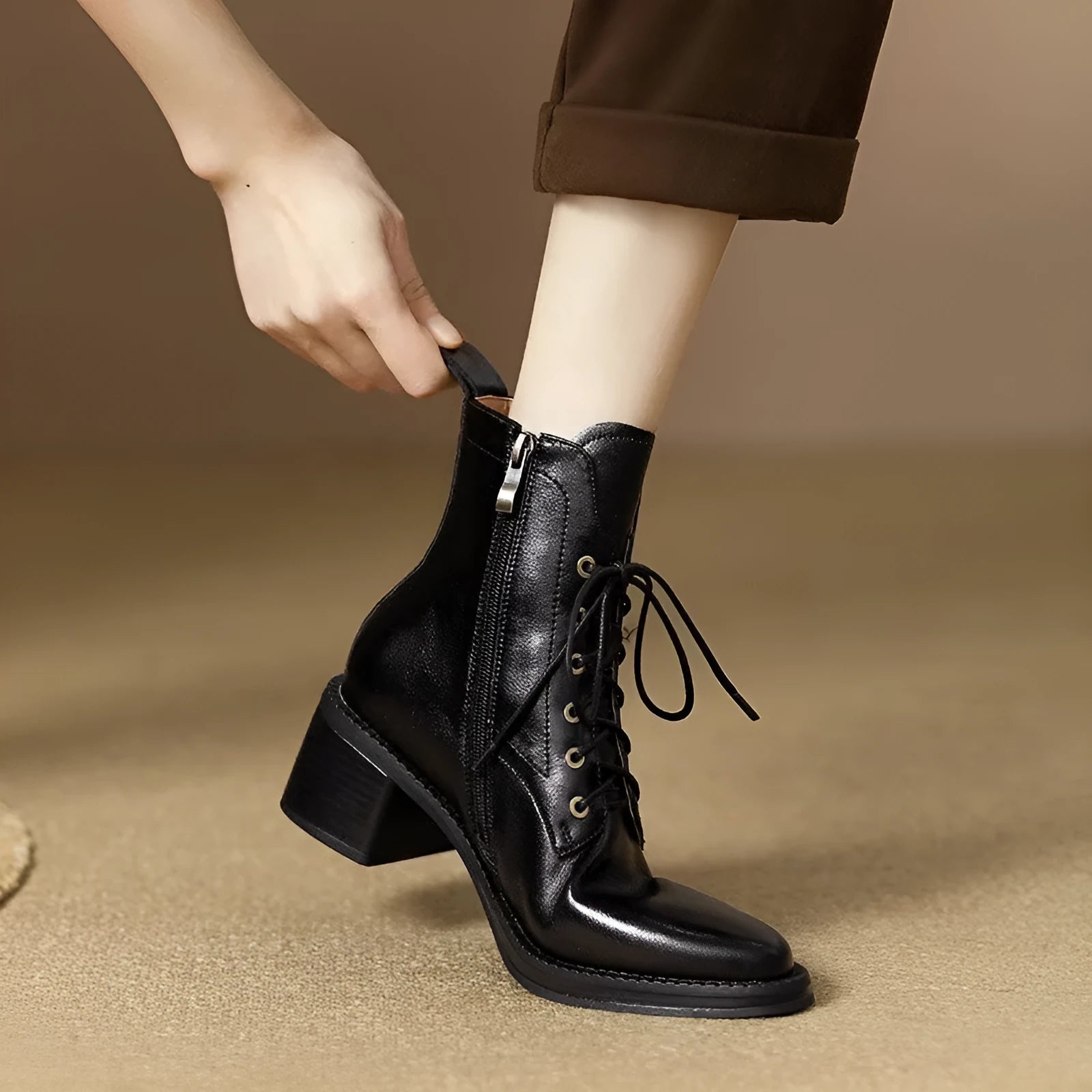 Women's black ankle boots with pointed toe and 5.5cm heel, artificial PU construction