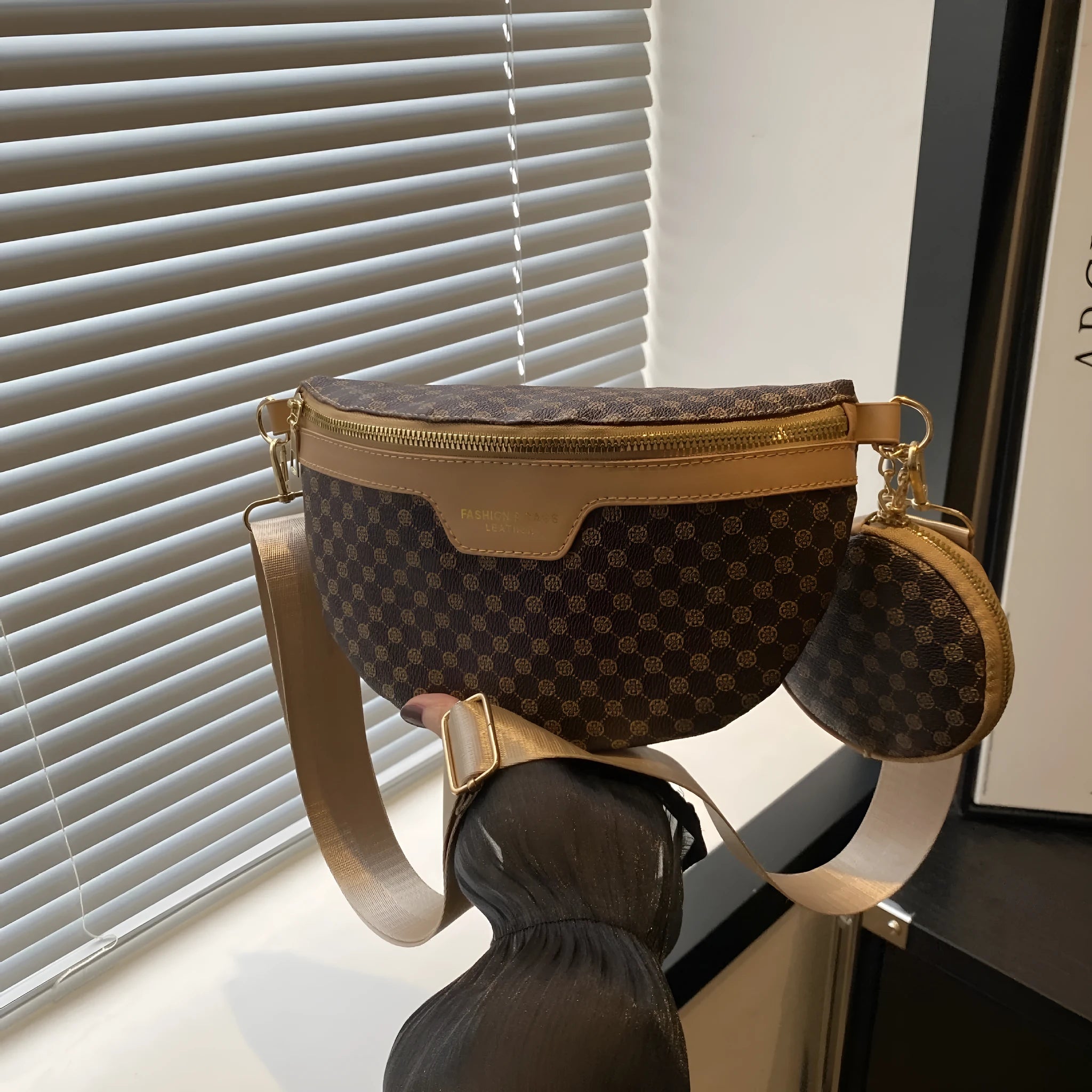 Retro printed portable PU crossbody bag in coffee colour with sewing thread detailing and sandwich pocket