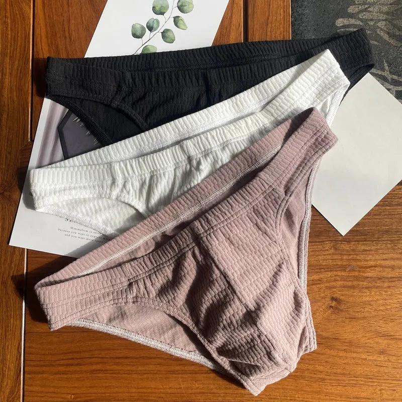 Men's triangle underwear briefs in pure cotton with mid-waist design and solid colour options