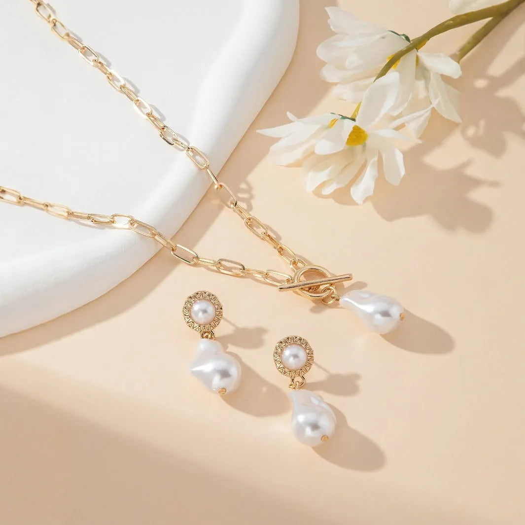 Gold colour retro baroque pearl pendant necklace and matching ear stud set for women