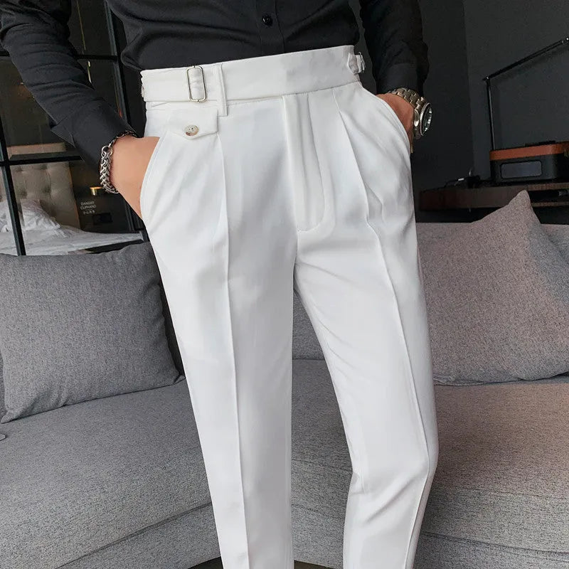 Straight leg casual trousers in solid colours with straight cut silhouette and polyester fabric