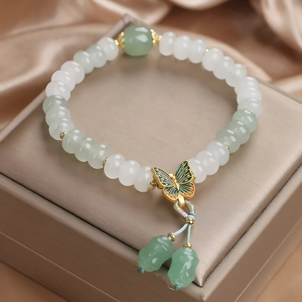Green crystal women's bracelet with Tian Shan Cui abacus beads and retro butterfly tassel design measuring 17 cm