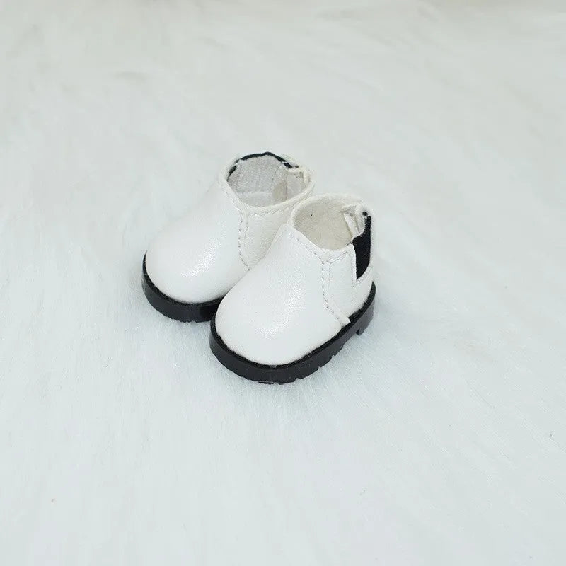 Set of miniature doll replacement shoes in various styles and colours for 17cm scale figures.