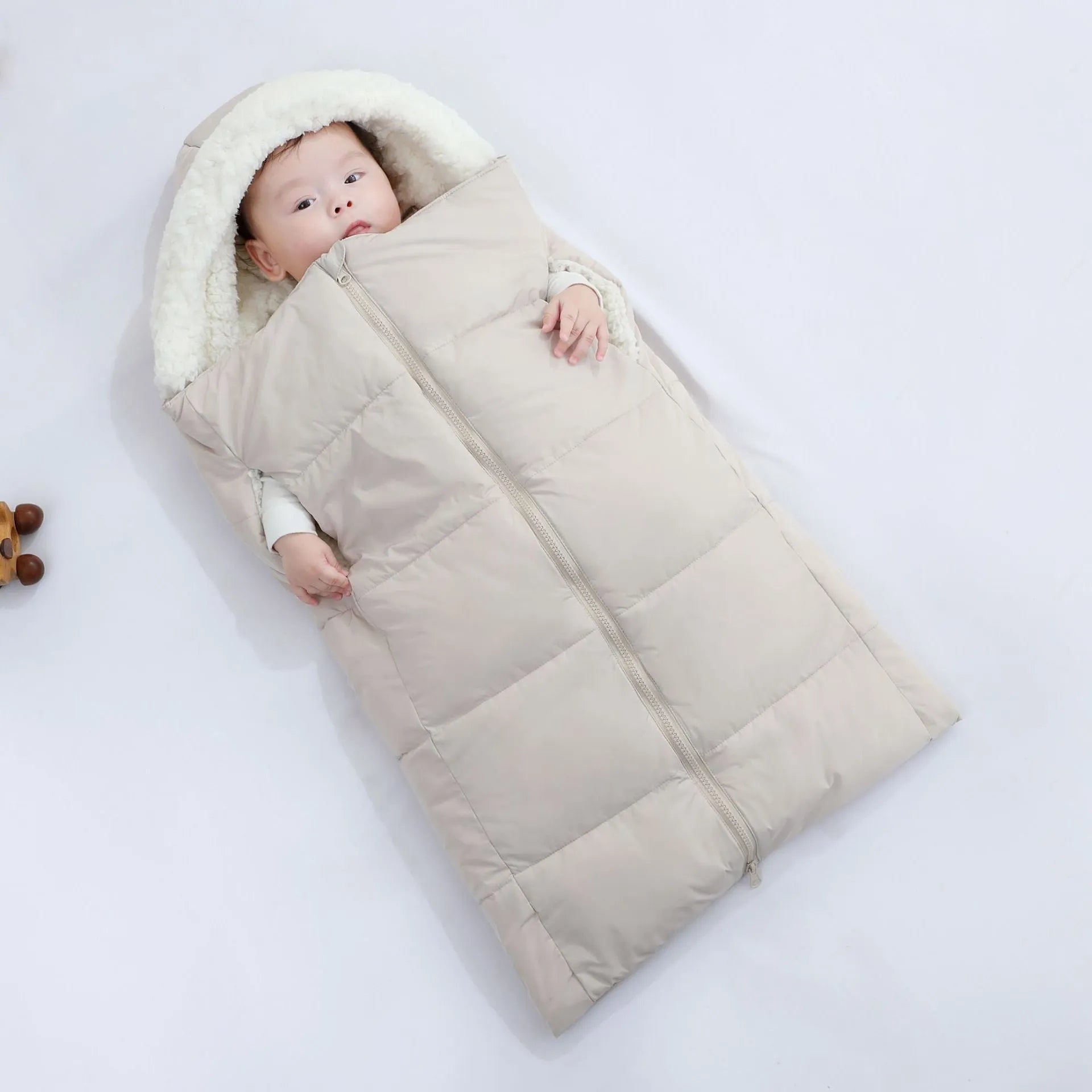 Baby sleeping bag in thickened fleece polyester, unfolded 70x90cm, available in four solid colours