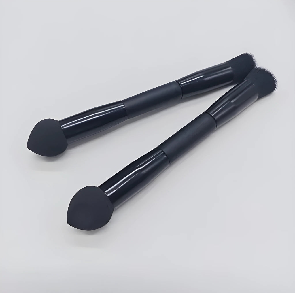 Double-headed black makeup brush with wooden handle for foundation and concealer application