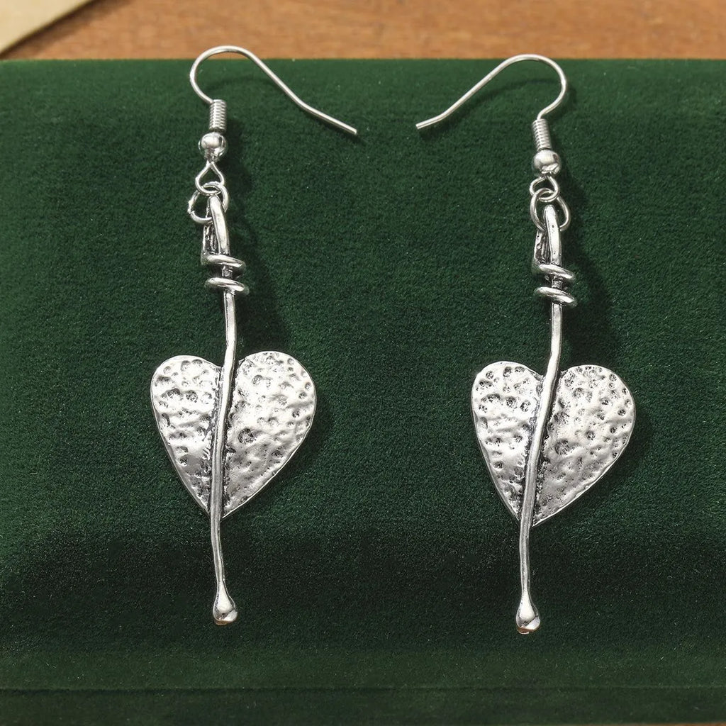 Retro minimalist heart earrings for women in electroplated zinc alloy geometric shape picture colour
