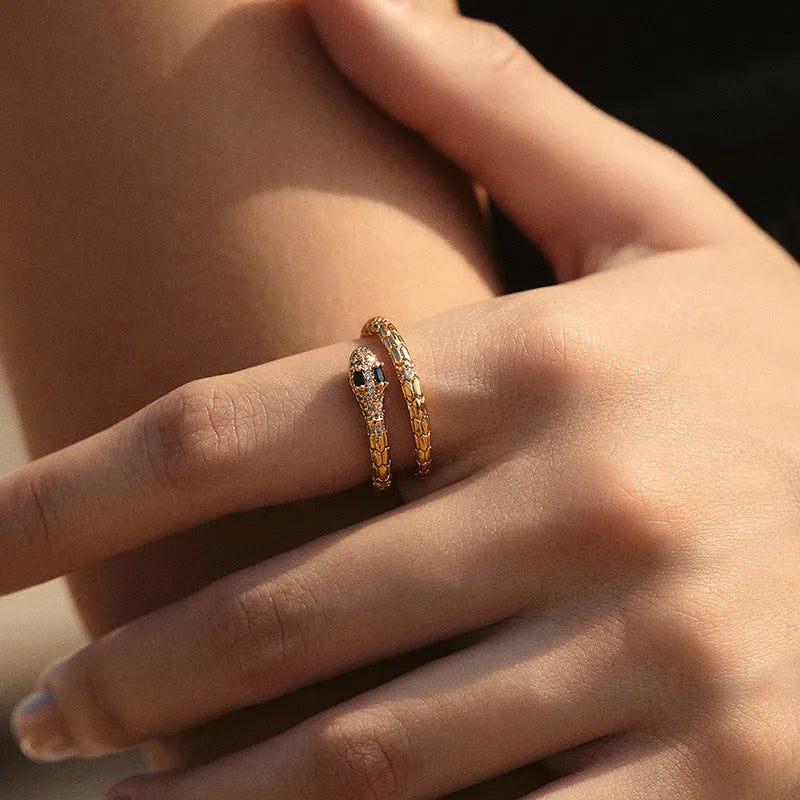 Snake-shaped adjustable copper finger ring with gold colour plating in KR0201
