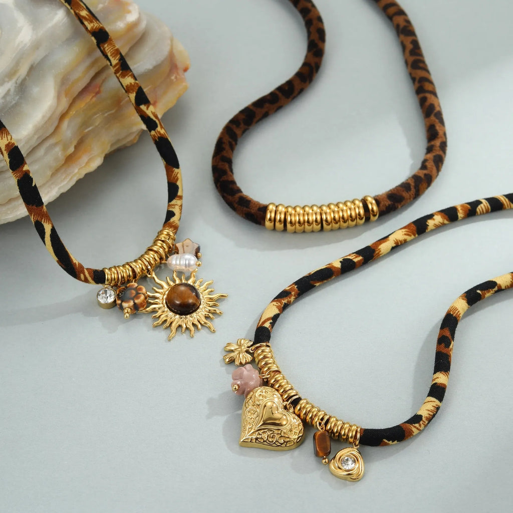 Leopard print stainless steel necklace with geometric pendant on adjustable 41-50cm chain