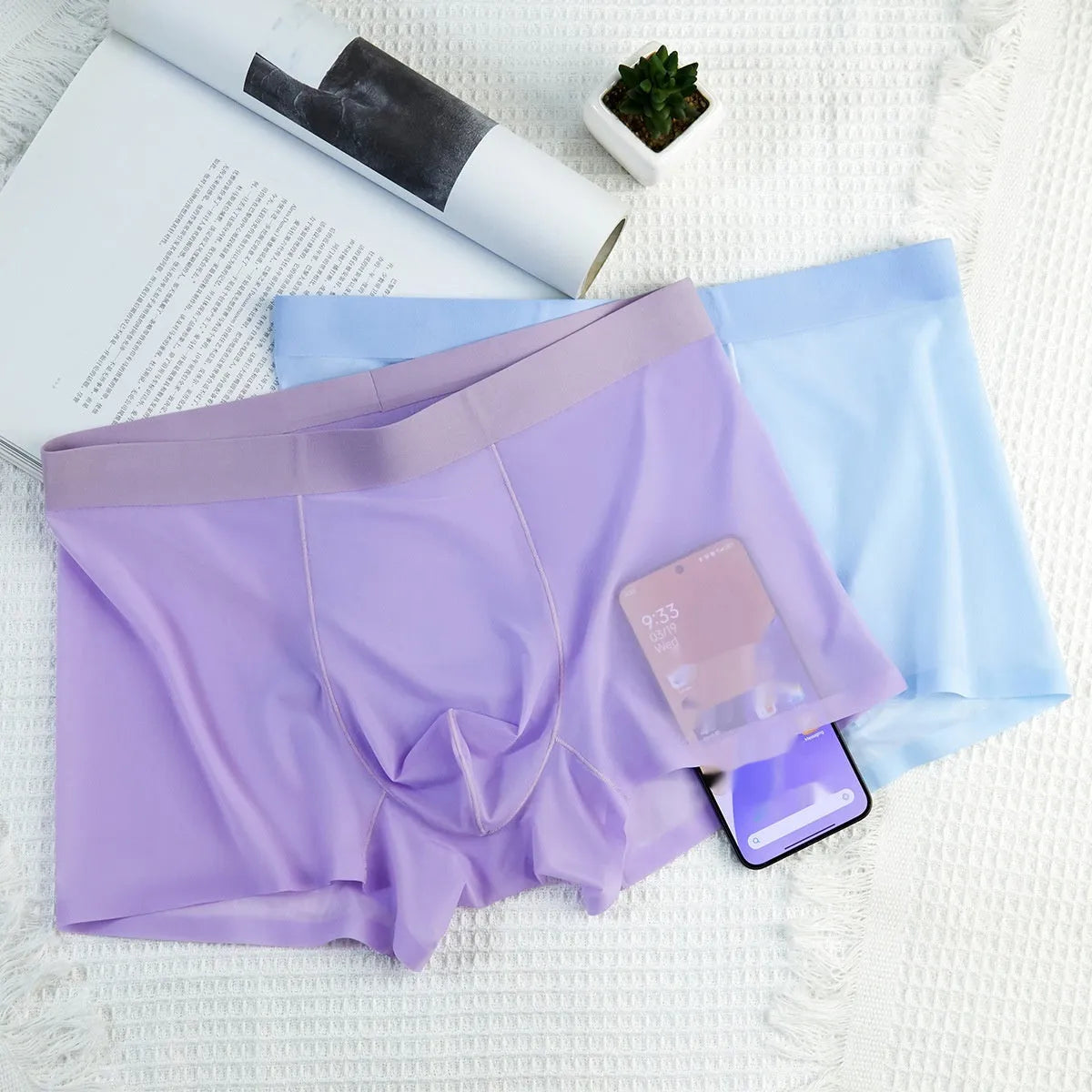 Ice Silk breathable boxer briefs in solid colours with seamless quick-drying design
