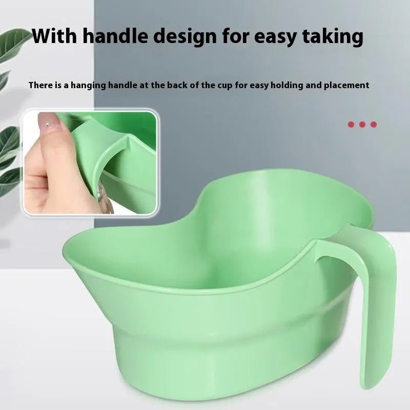 Green plastic gargle cup for bedridden elderly oral care