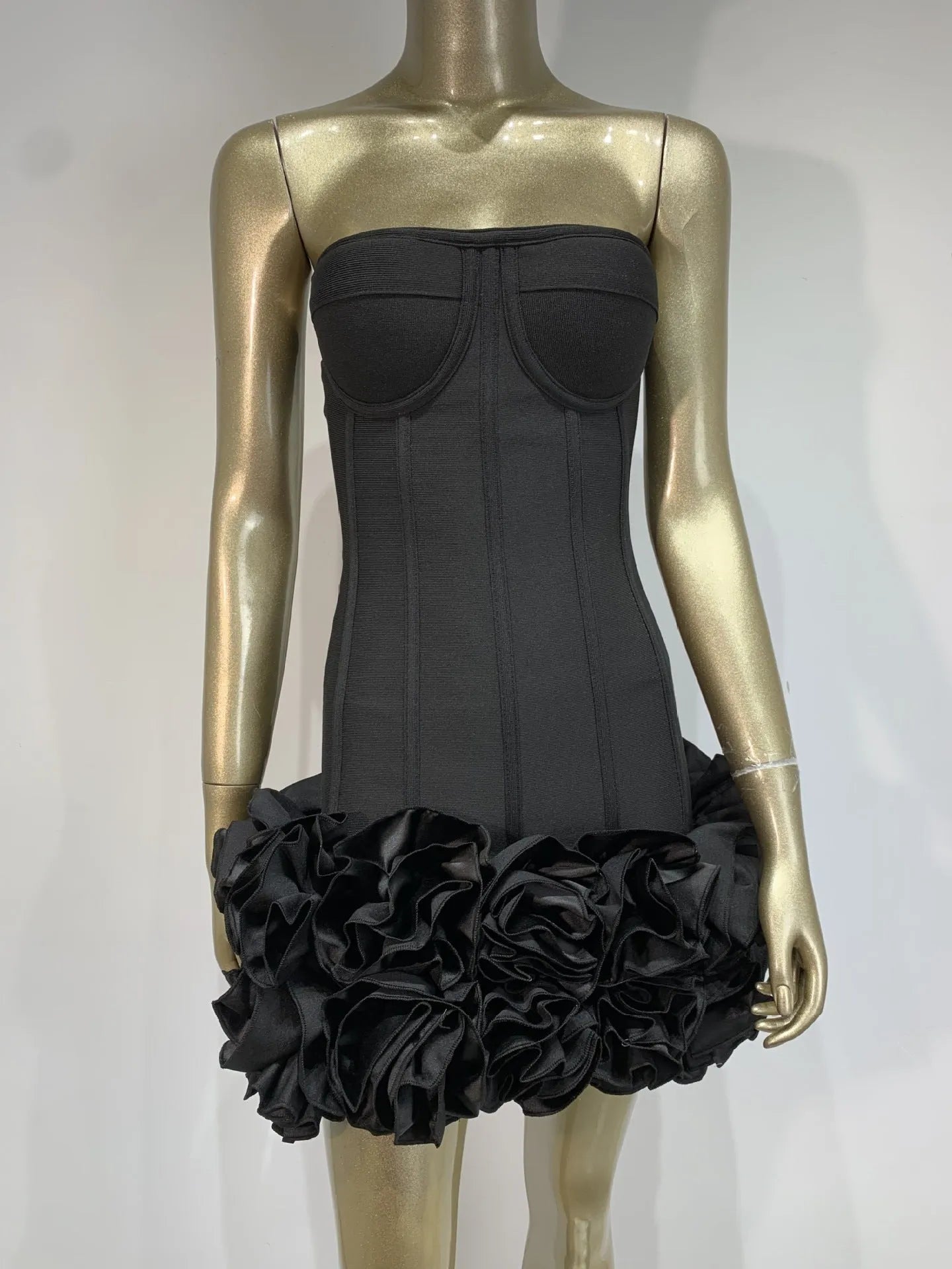 Women's solid colour polyester dress with mid-waist cut in red, white, or black options
