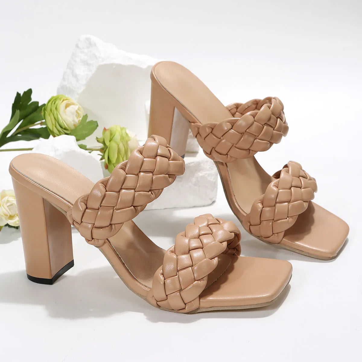 Square toe flip-flops with chunky heel and woven twisted straps in white colour