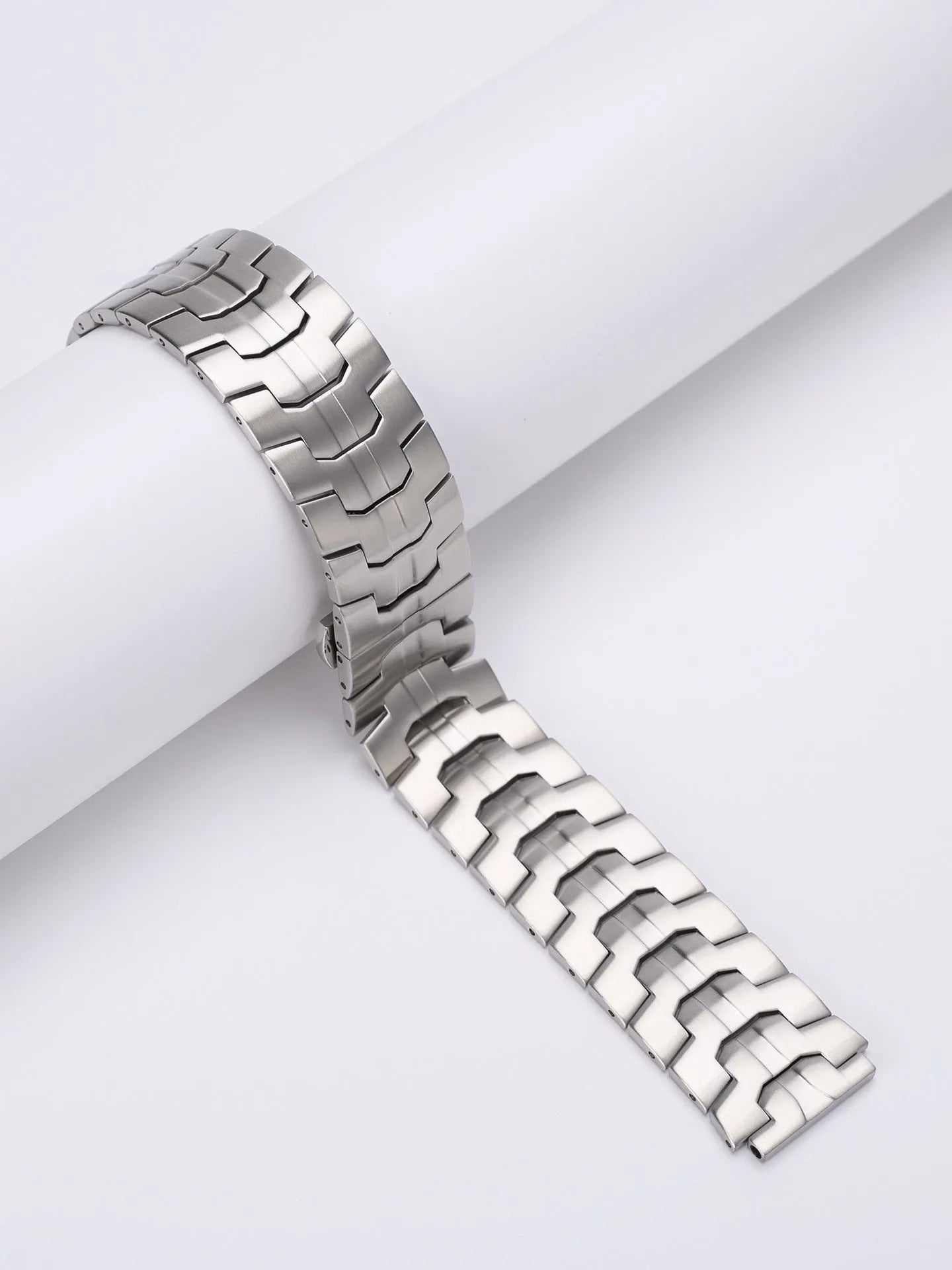 Stainless steel metal watch band for Samsung Galaxy Watch showing colour options on a watch case
