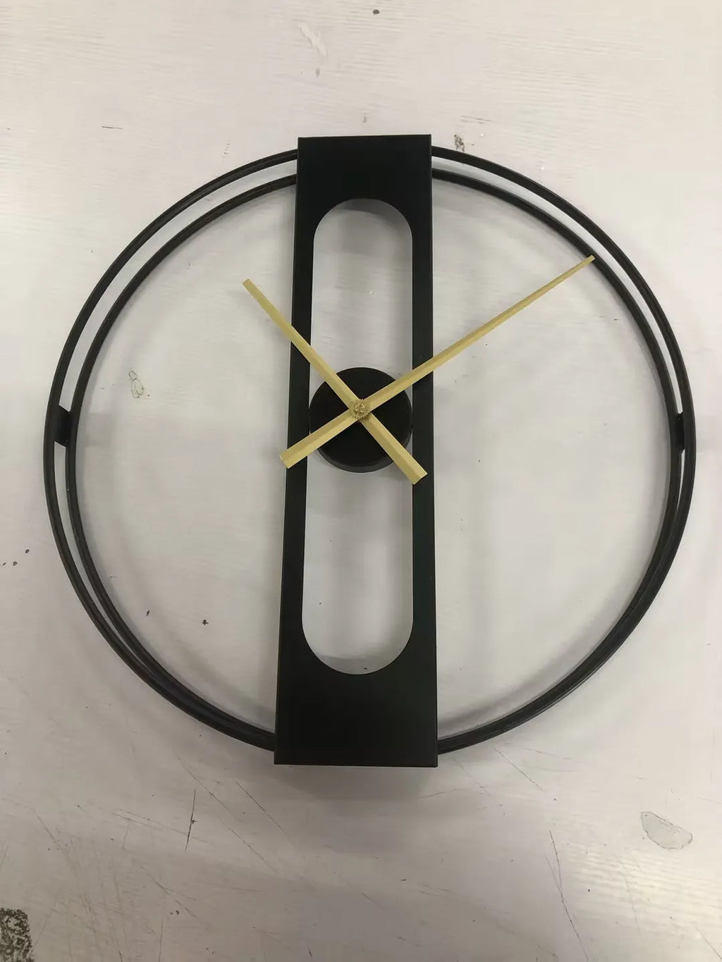 Round metal wall clock with 50cm diameter, shown in black and gold finish options.