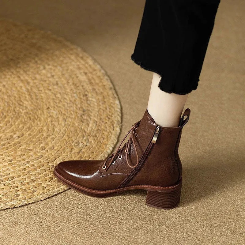 Women's black ankle boots with pointed toe and 5.5cm heel, artificial PU construction