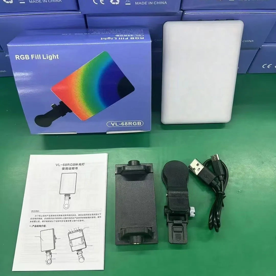 LED pocket fill light clip for mobile phone photography measuring 10.4 x 7.5 x 12.5cm