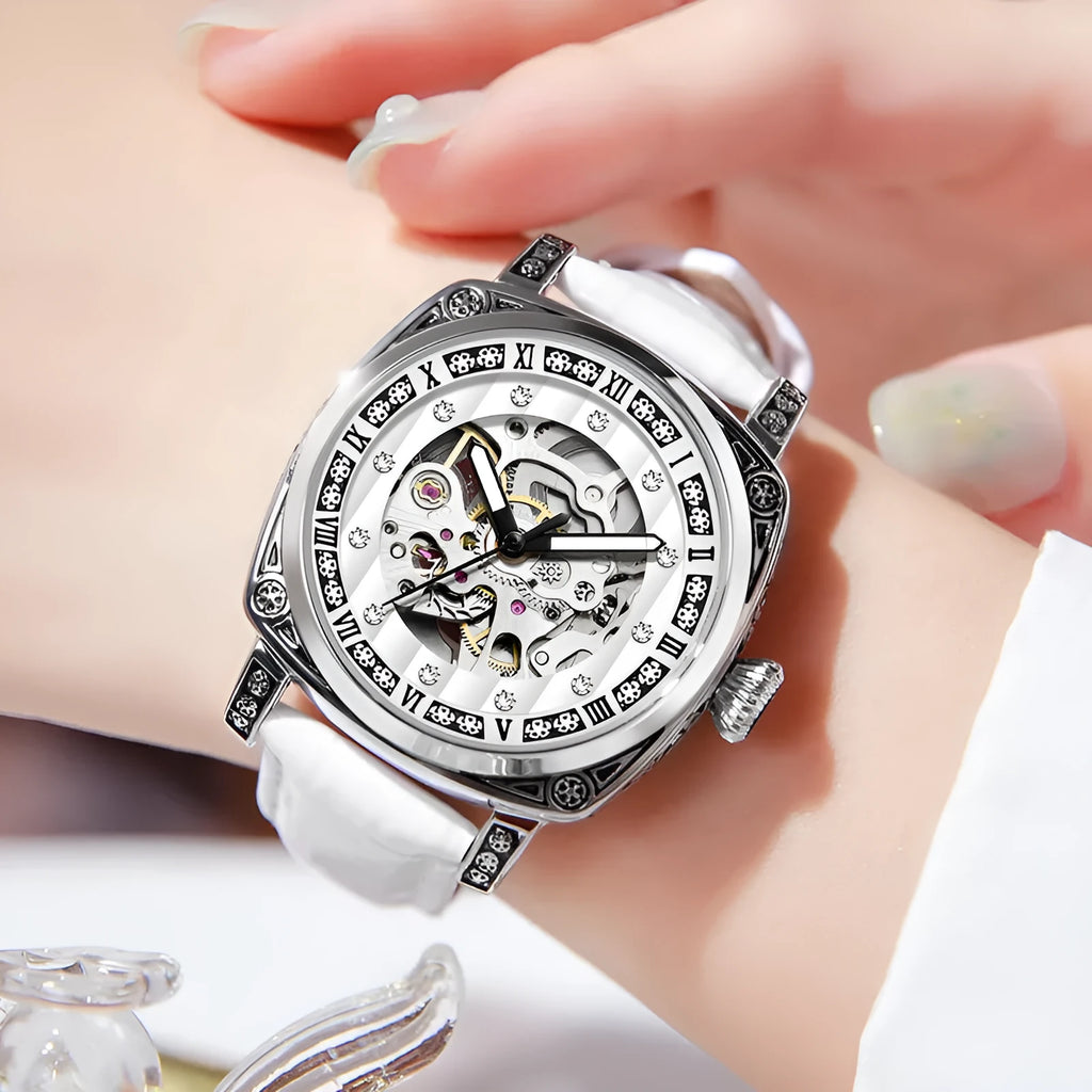 Men's mechanical wristwatch with luminous markers on leather strap