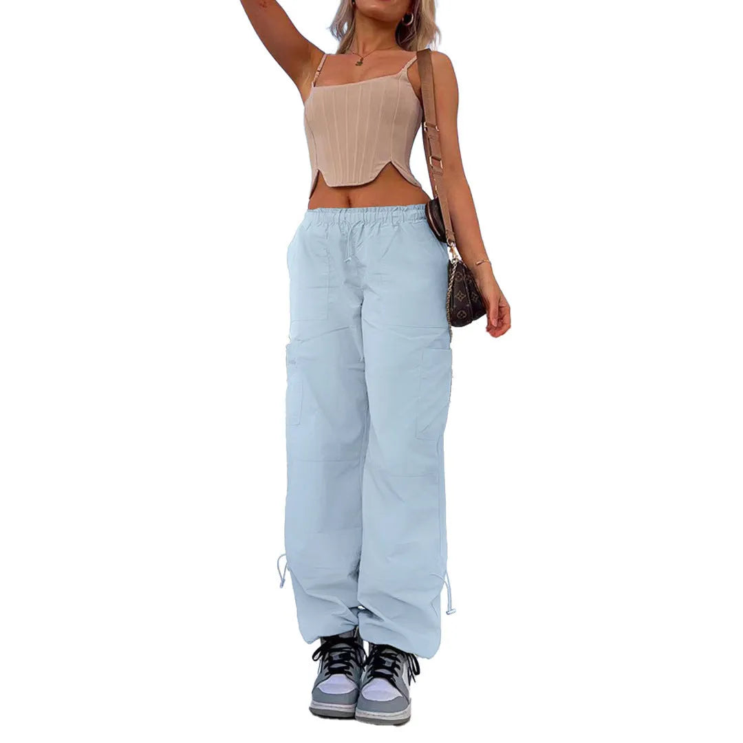 Multi-pocket cargo trousers in loose fit with mid-rise waist, available in multiple colours