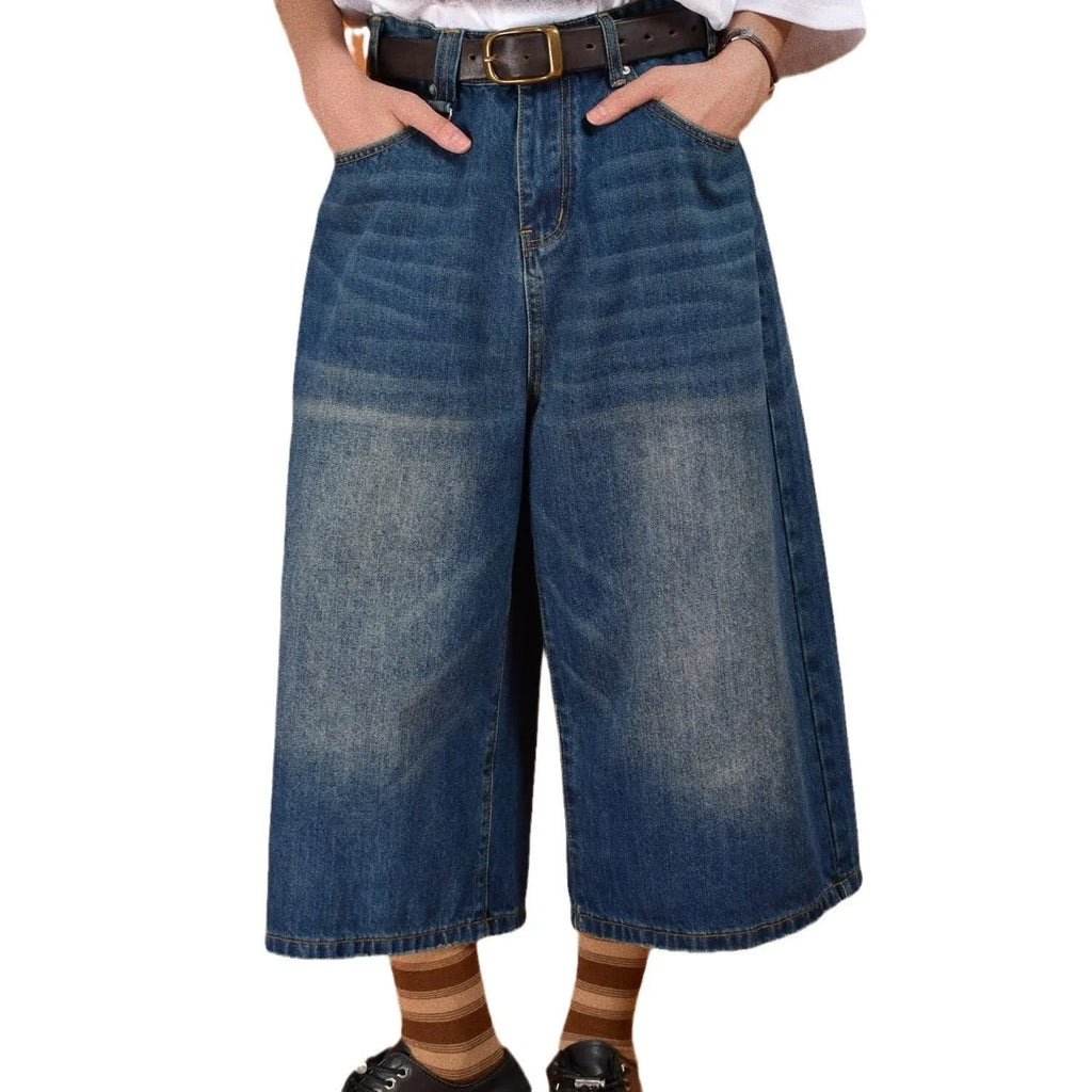 Men's loose straight jeans shorts in blue denim with fifth pants length for summer wear
