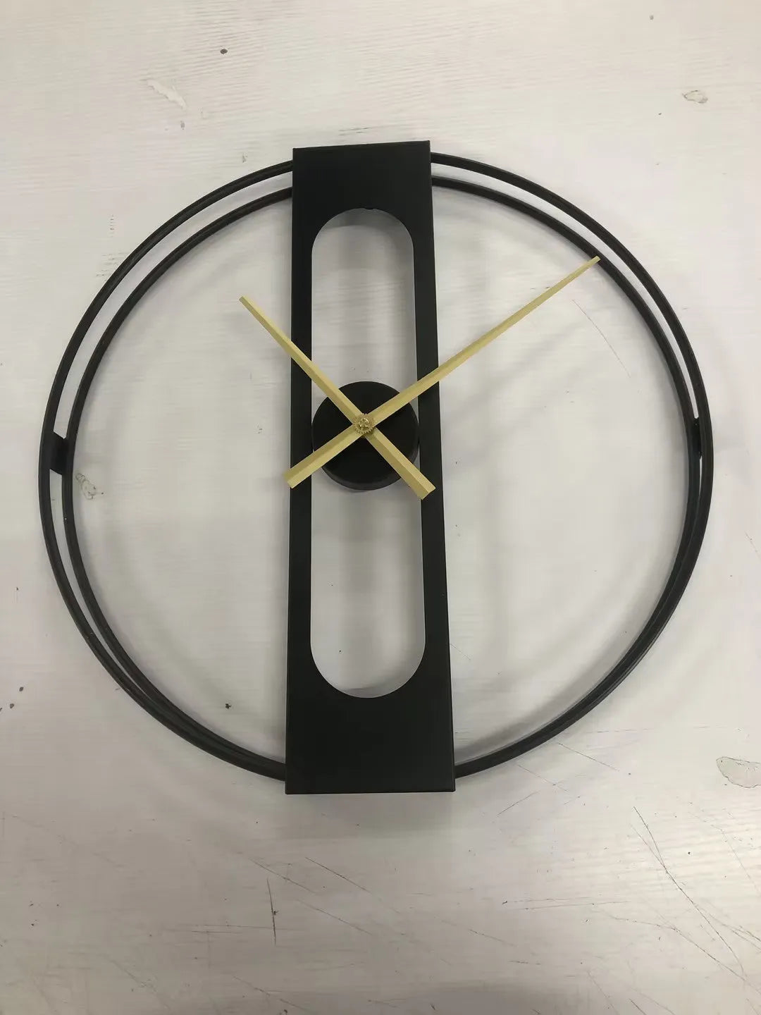 Round metal wall clock with 50cm diameter, shown in black and gold finish options.
