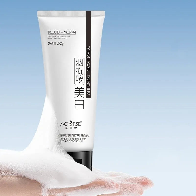 White whitening facial cleanser bottle 100ml for pore cleansing and freckle removal