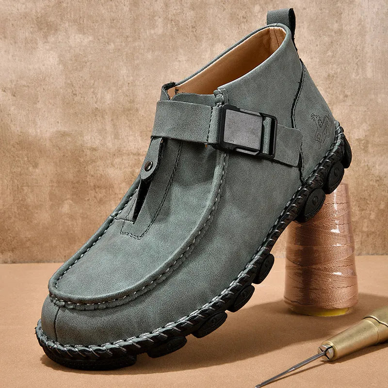 Handmade stitching casual slip-on shoes in synthetic leather with a flat bottom and low heel