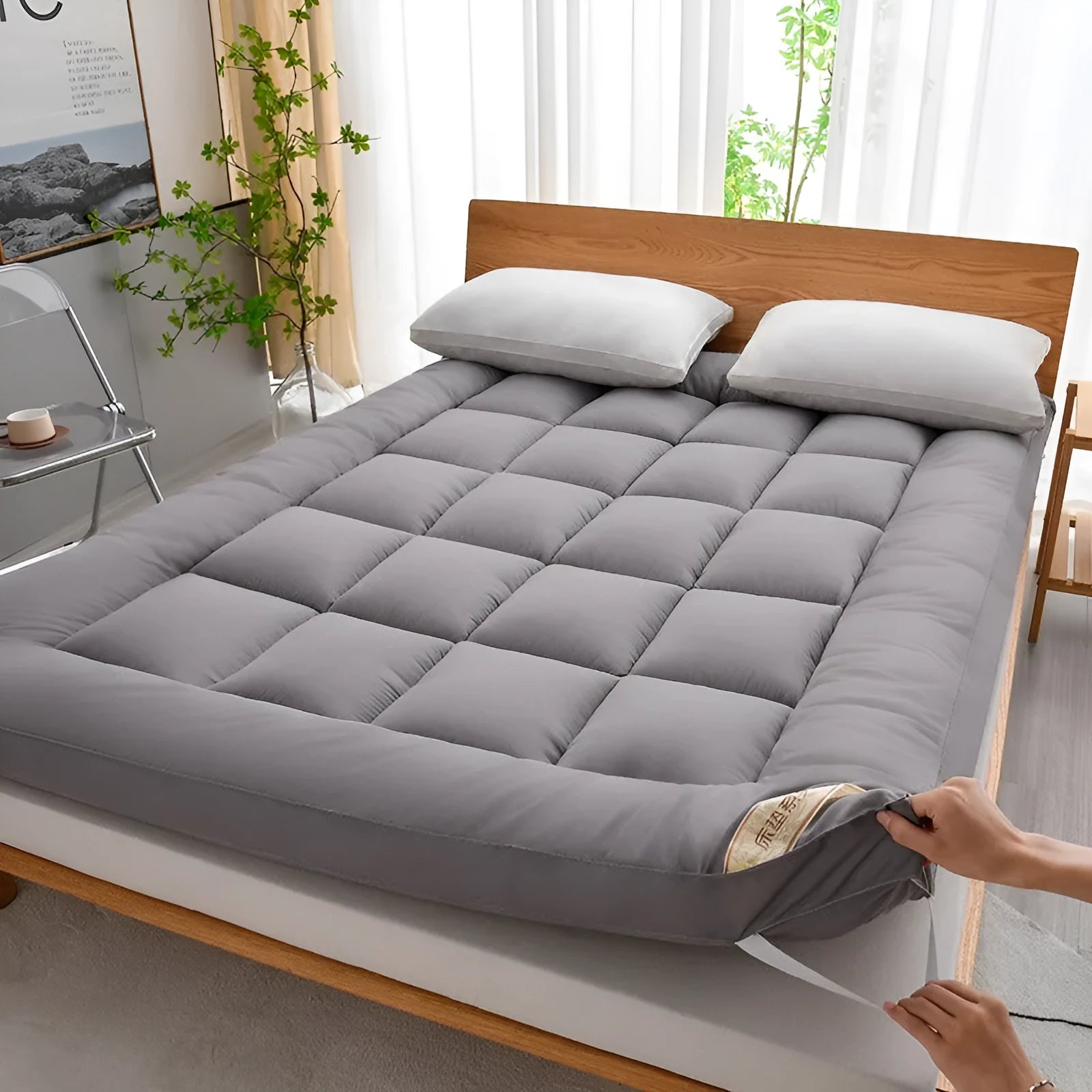 Thickened three-dimensional feather velvet mattress sheet in alpaca colour on a 1.8m bed