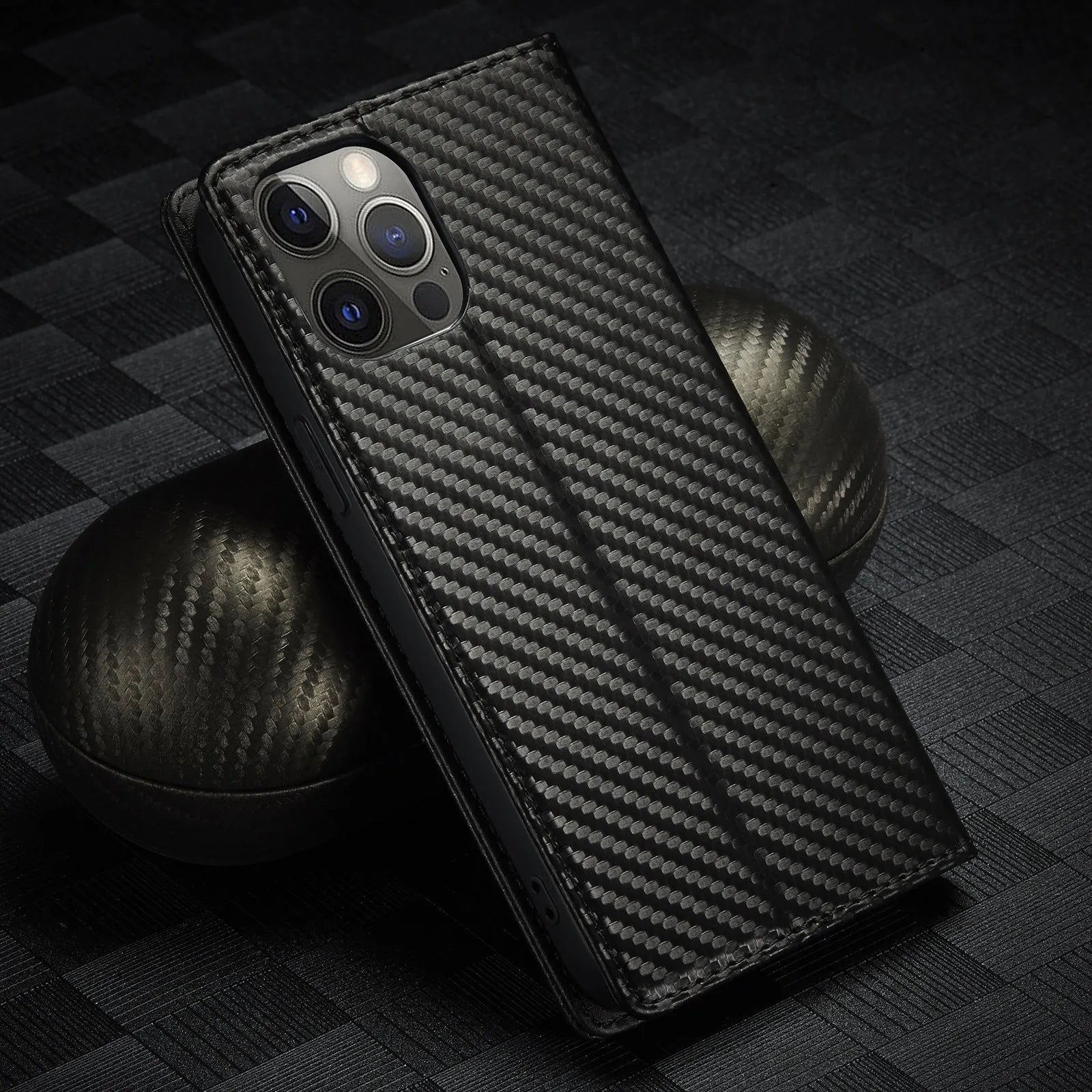 PU TPU handmade carbon fibre magnetic flip phone case in horizontal colour for iPhone