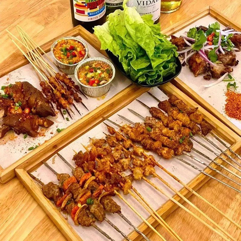 Square bamboo barbecue tray with brown handle in solid colour design