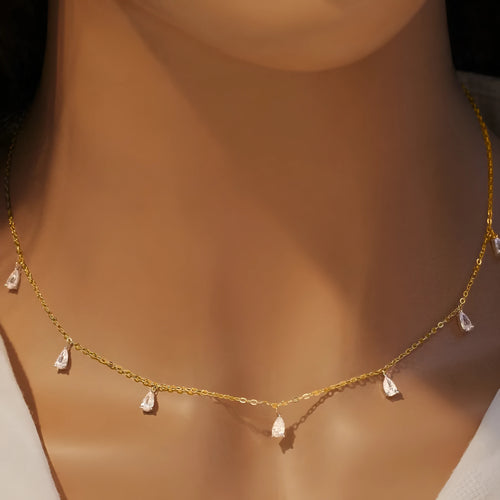 925 silver drop-shaped artificial zircon necklace with triangular details on an adjustable O-chain.