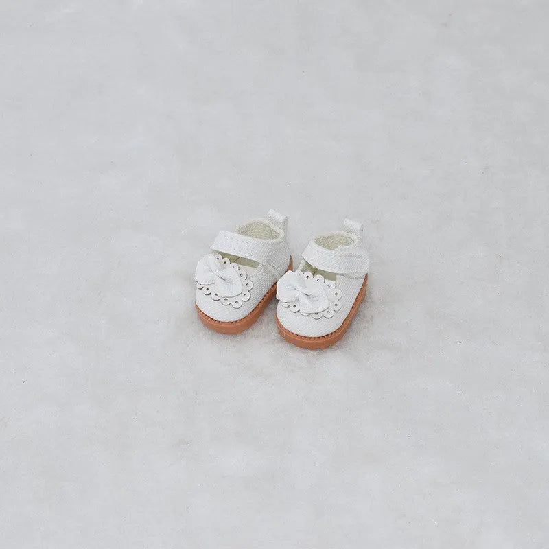 Set of miniature doll replacement shoes in various styles and colours for 17cm scale figures.