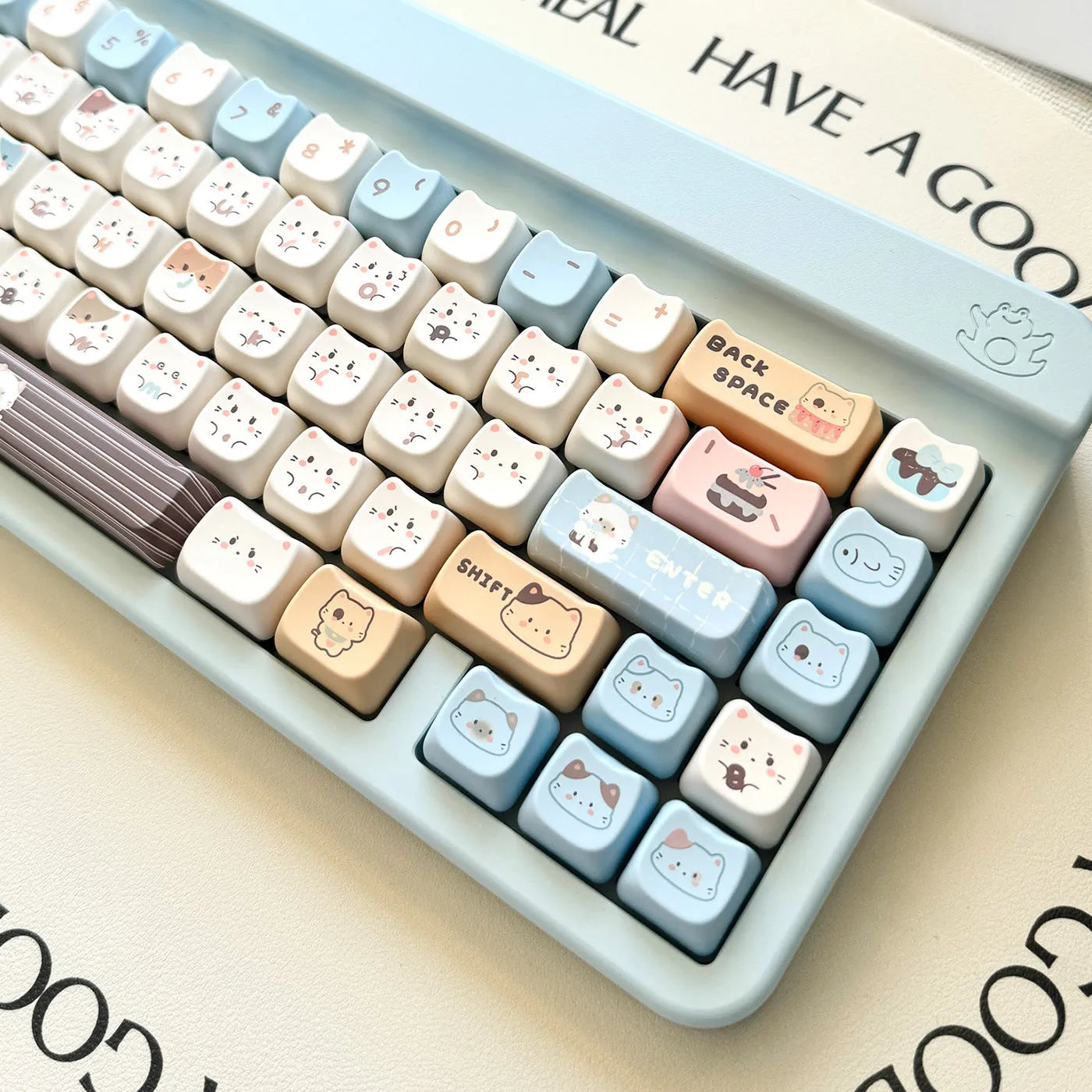 Sea Salt Cat themed PBT key cap set with March layout and 7u spacebar supplement for mechanical keyboards