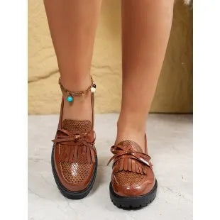 Women's black loafers with a bow detail on the front, made from artificial PU leather.