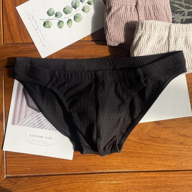 Men's triangle underwear briefs in pure cotton with mid-waist design and solid colour options