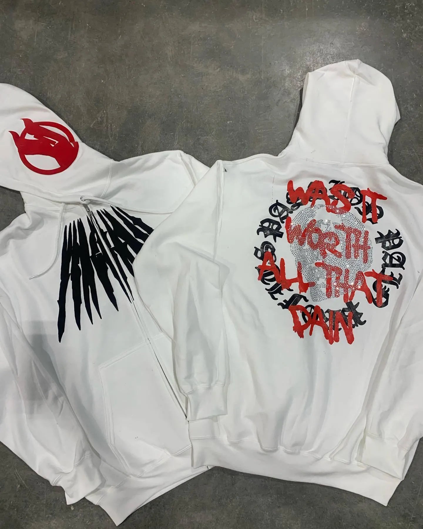 Printed skull and letter pattern hooded sweatshirt with hot rhinestone details in loose cardigan style