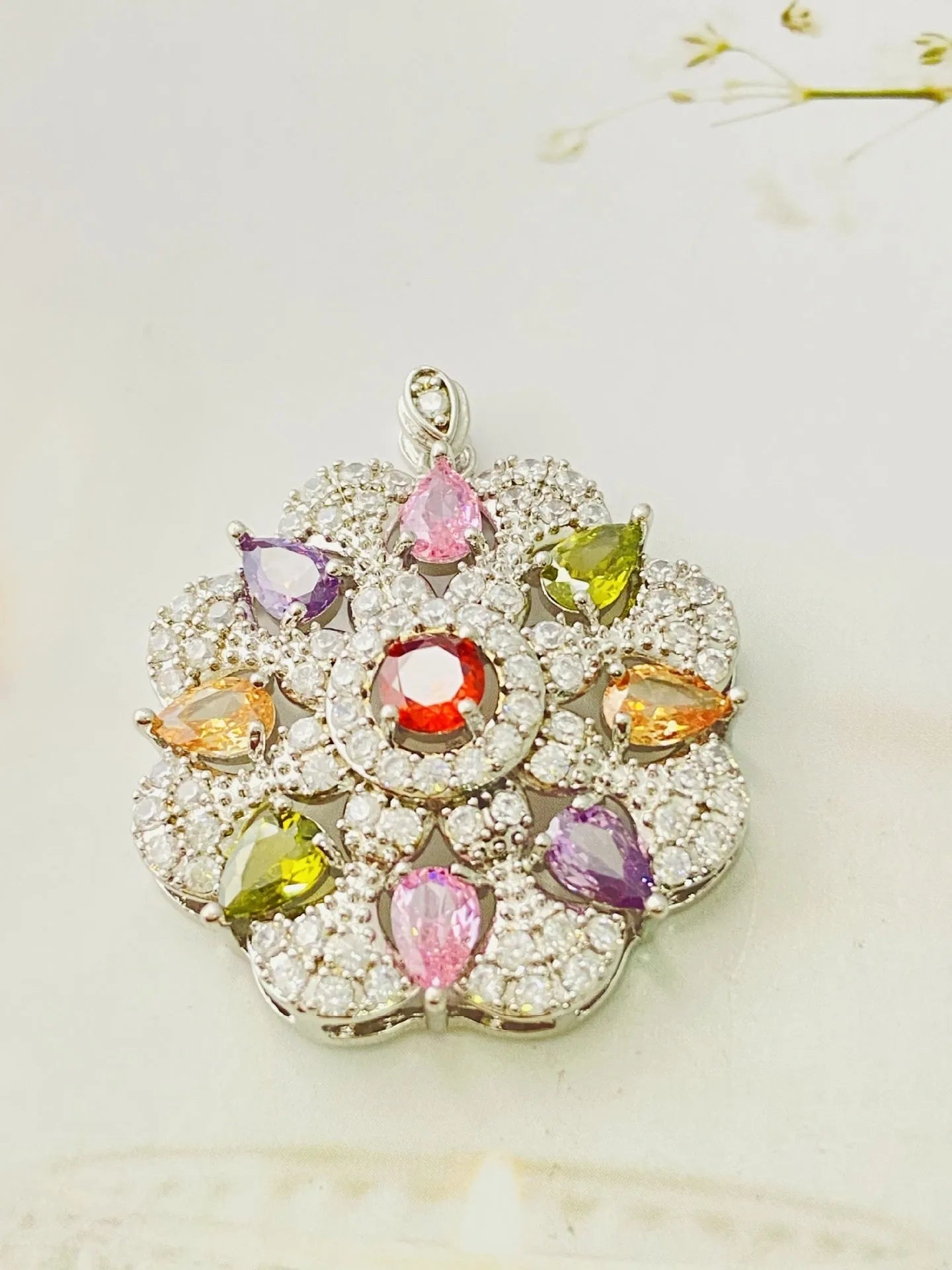 Women's colourful zircon flower pendant necklace in gold, champagne gold or platinum colour with optional chain