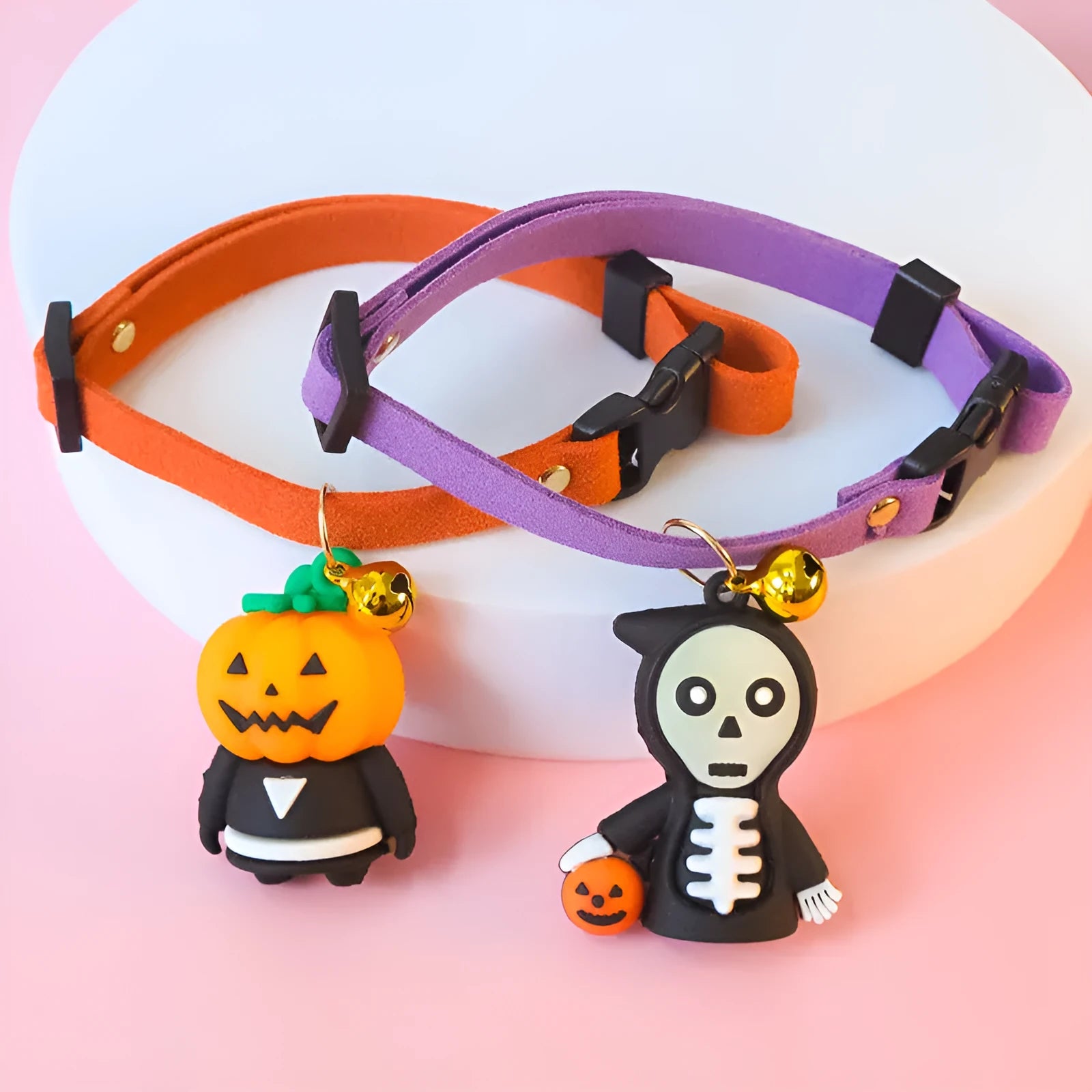 Halloween pet collar decoration with luminous designs in adjustable sizes for dogs and cats