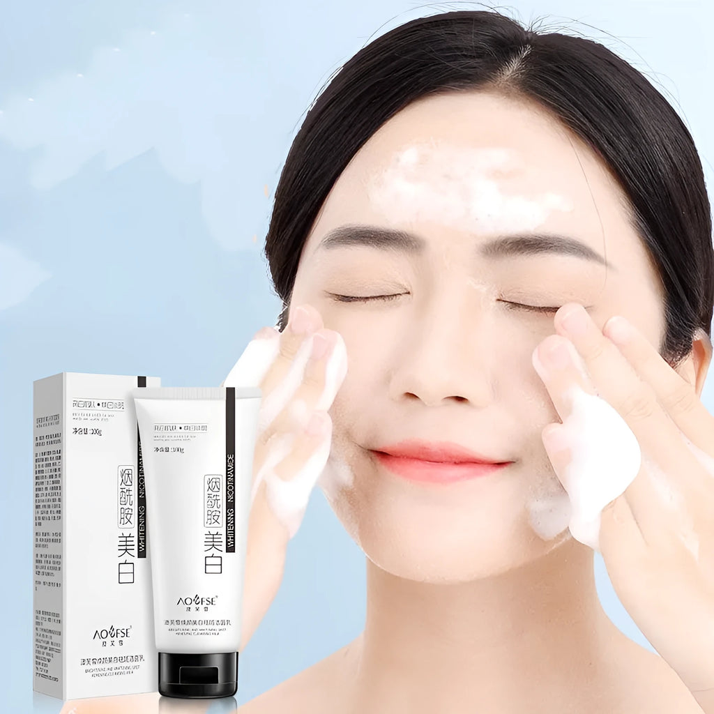 White whitening facial cleanser bottle 100ml for pore cleansing and freckle removal