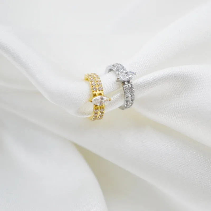Titanium steel heart-shaped zircon diamond stud earrings in silver and gold colours