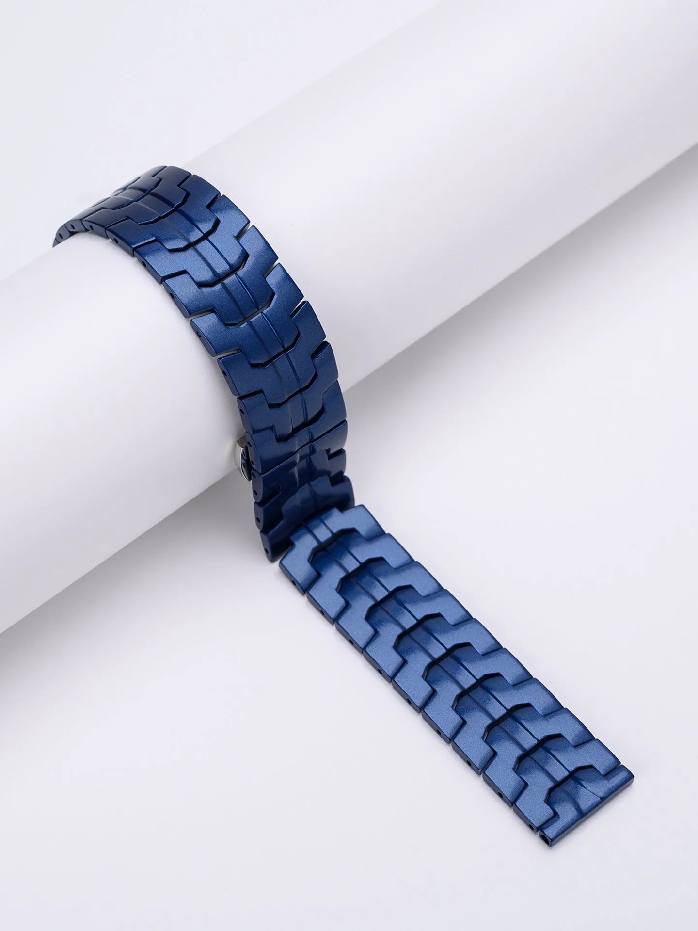 Stainless steel metal watch band for Samsung Galaxy Watch showing colour options on a watch case